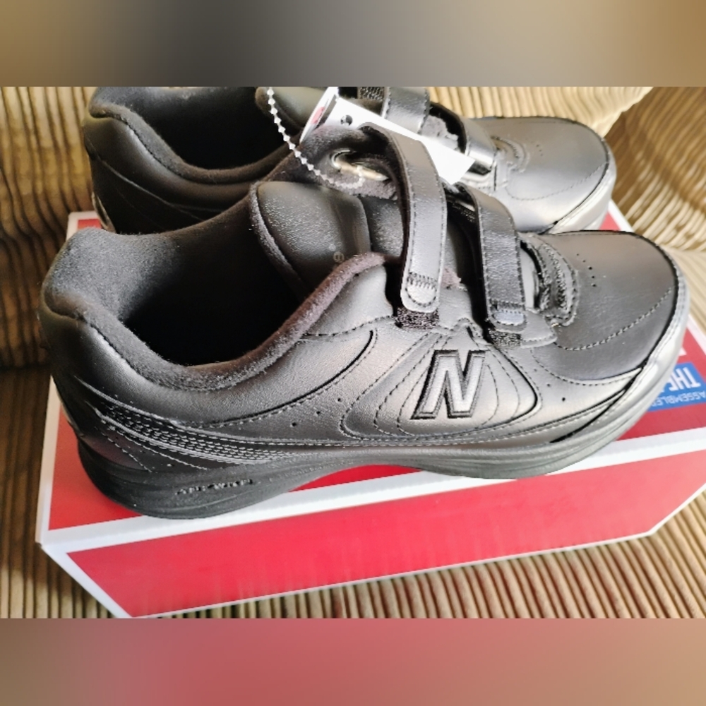 New Balance Women's Black Walking Shoes